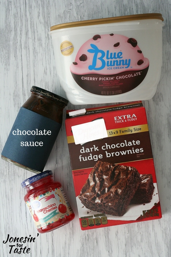 Ingredients needed to make the ice cream cake
