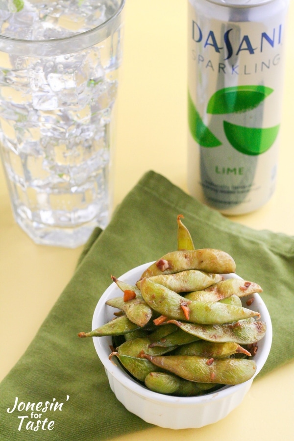[ad] Made in less than 10 minutes with just 4 ingredients, garlic soy edamame is a simple restaurant style appetizer you can make at home in no time. #DASANISparkling #FlavorContest #CollectiveBias #jonesinfortaste