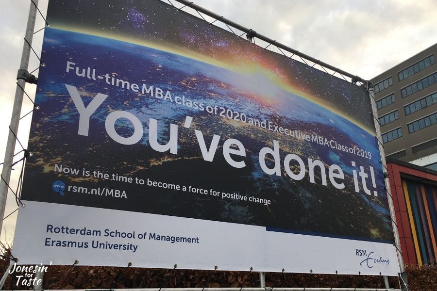 a sign welcoming incoming MBA students